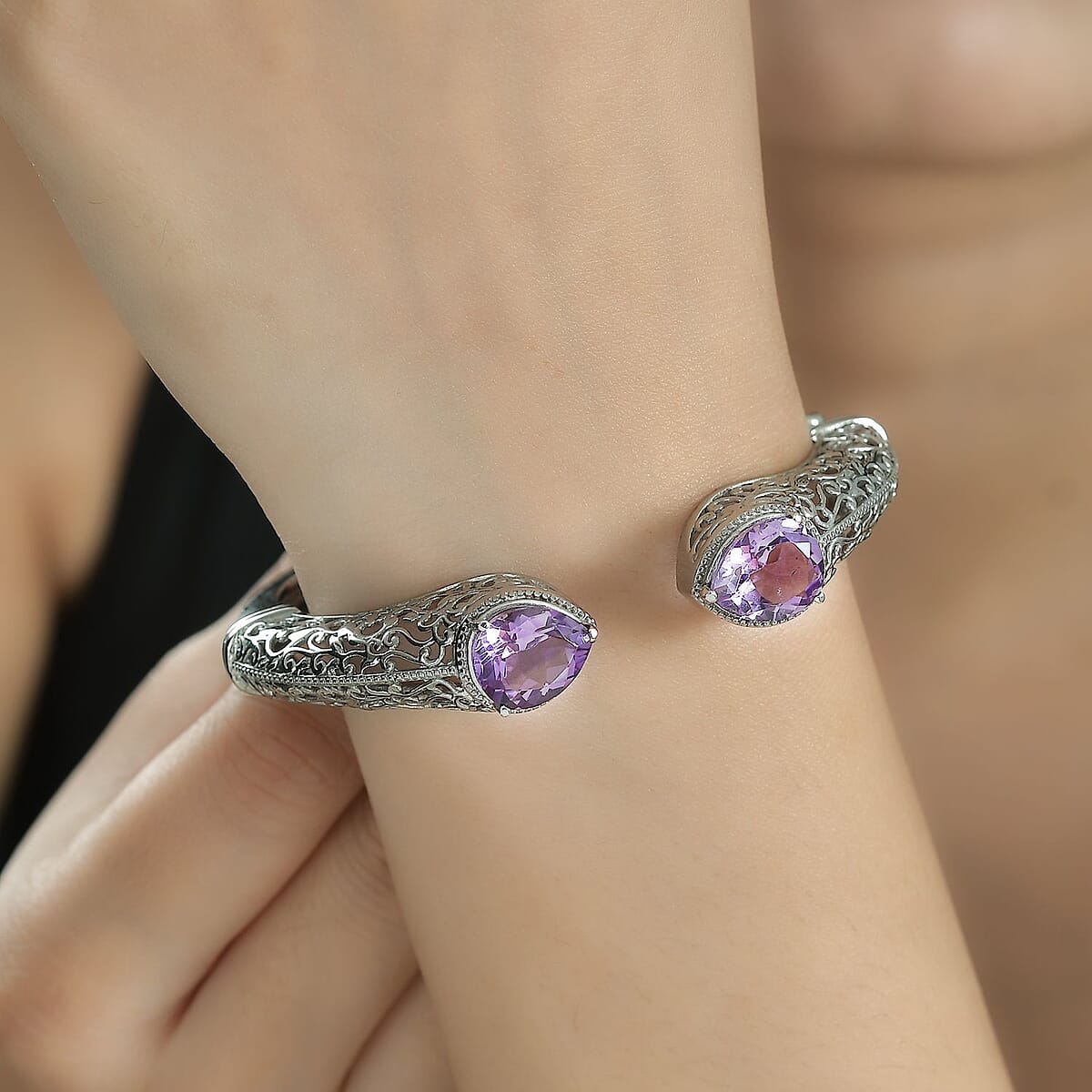 Rose De France Amethyst 8.25 ctw Cuff Bracelet in Stainless Steel (7.25 In) image number 2