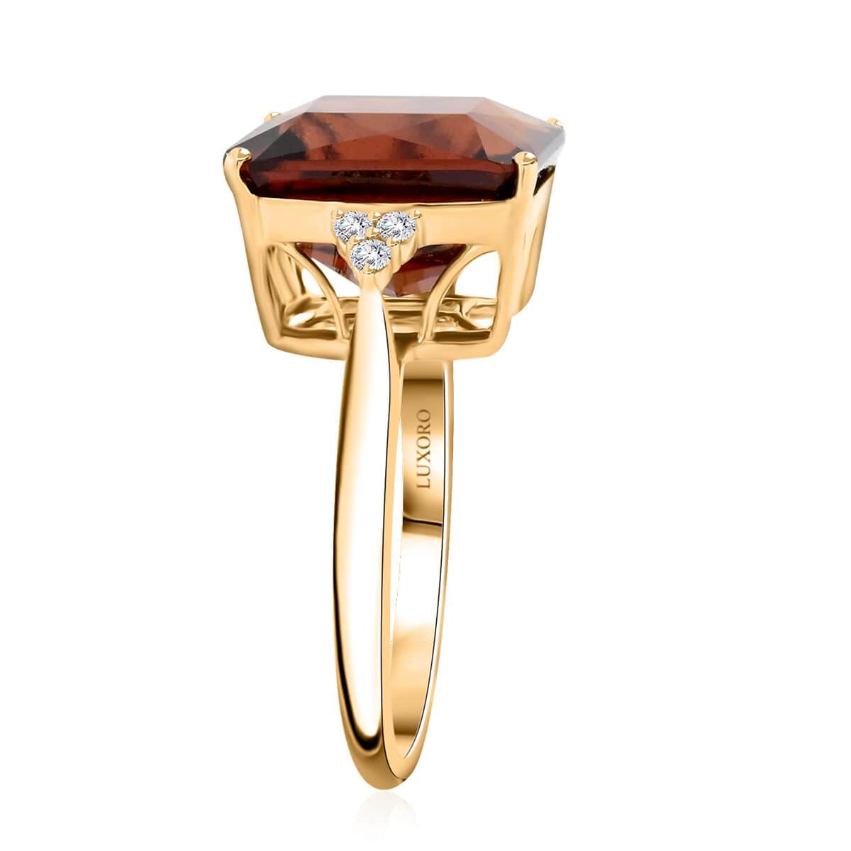 Certified & Appraised Luxoro AAA Tanzanian Sunlit Garnet and I2 Diamond 12.20 ctw Ring in 10K Yellow Gold (Size 7.0) 4.15 Grams image number 2