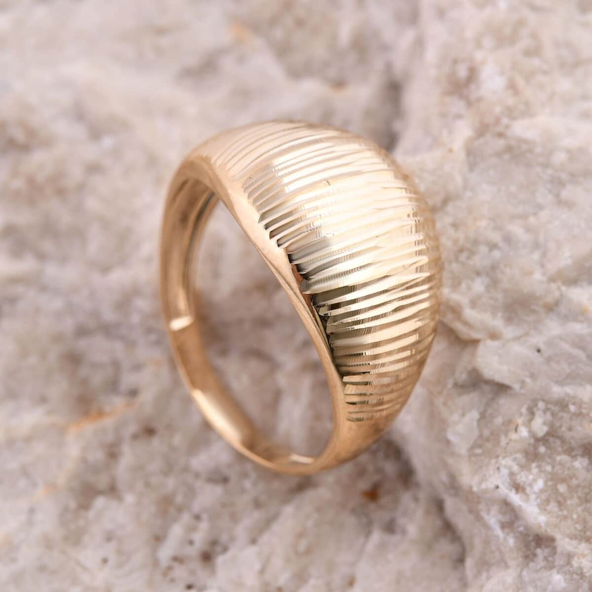 Sand Dunes Dome Ring in 10K Yellow Gold (Size 6.0) 1.75 Grams image number 1