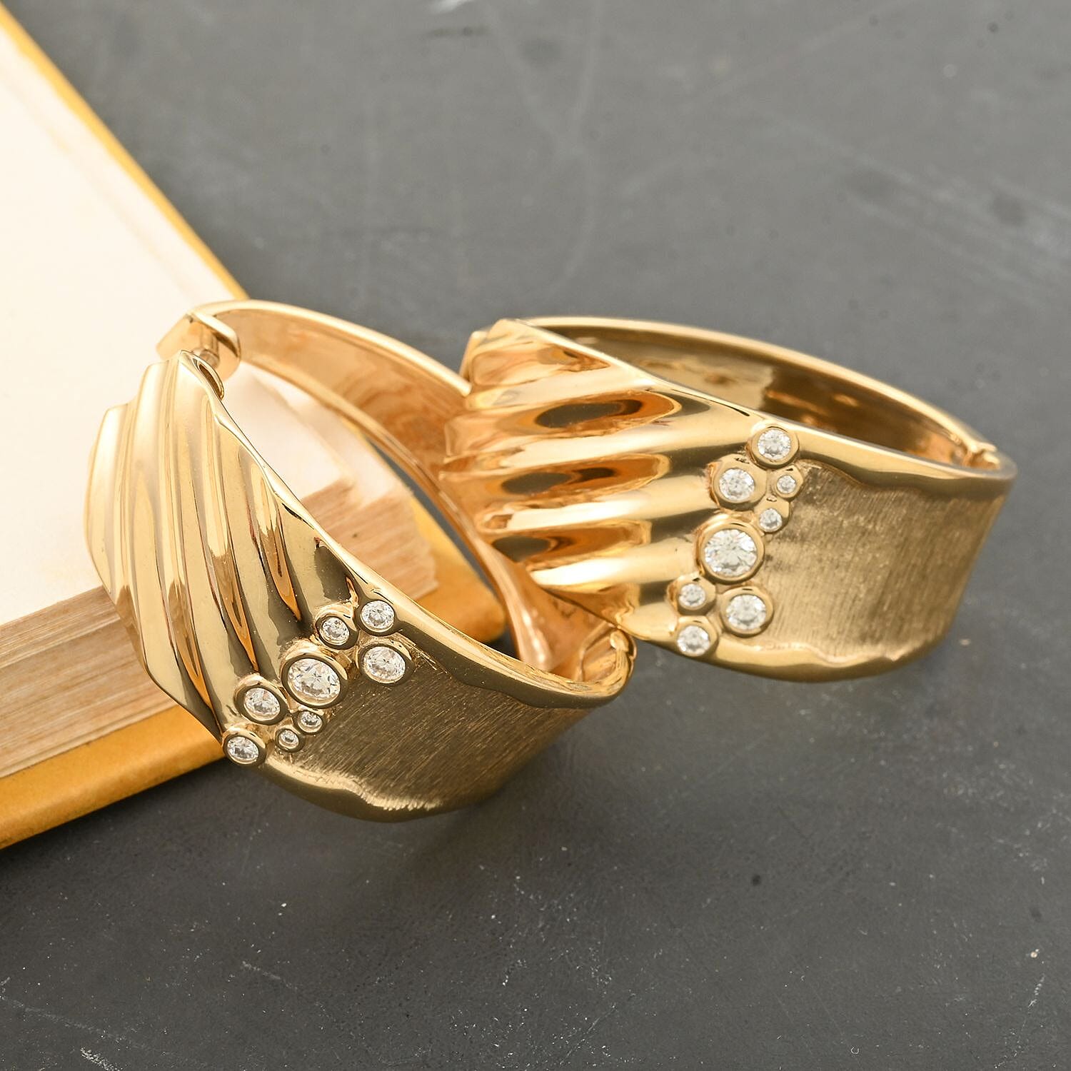 Yellow - Product card gallery slide 2 (10145530904859)