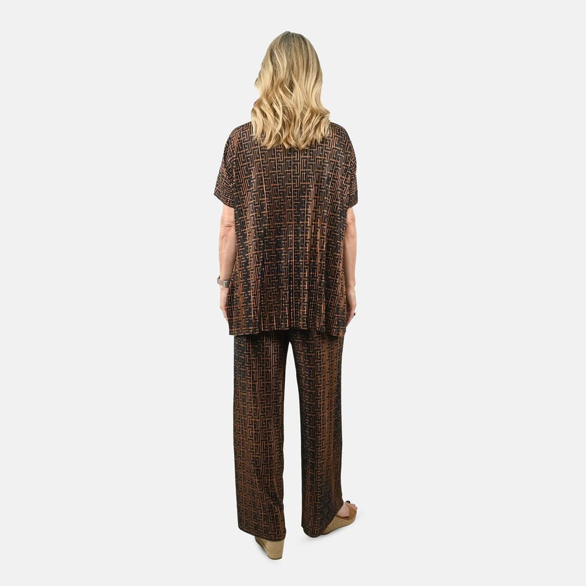 Brown Geometric Print Short-Sleeve Top (31.1"x29.9'') and Flowy Wide-Leg Pants (41.3'') image number 1