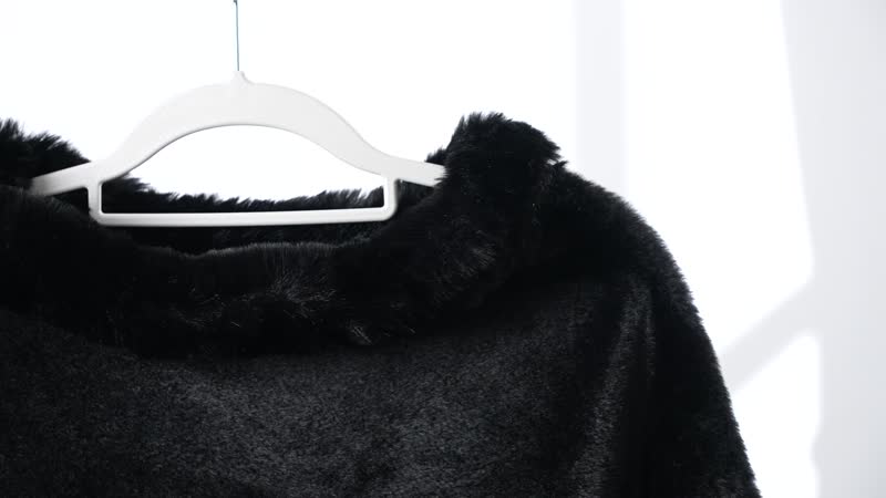 Black Faux Fur Collar Shawl (40.94"x32.67")