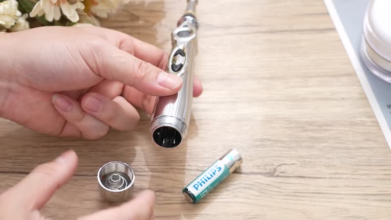 Interchangeable 7 Heads Massager Pen with 2 Container