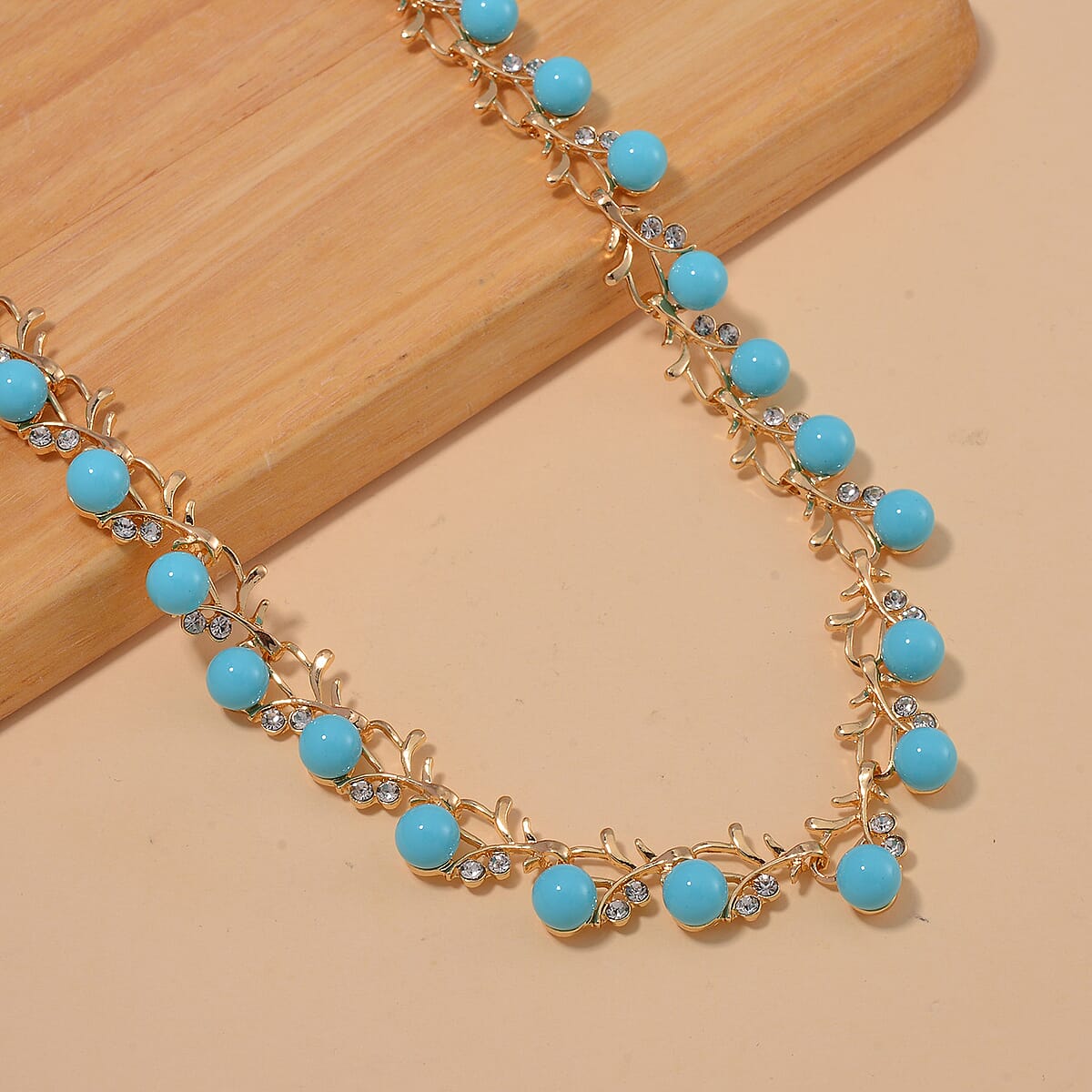 Sleeping Beauty Color Shell Pearl and White Crystal Necklace 18-20 Inches in Goldtone image number 1