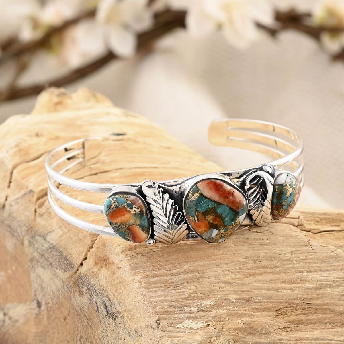 Santa Fe Style Spiny Turquoise Bracelet in Sterling Silver (7.00 In) 25.00 ctw image number 1