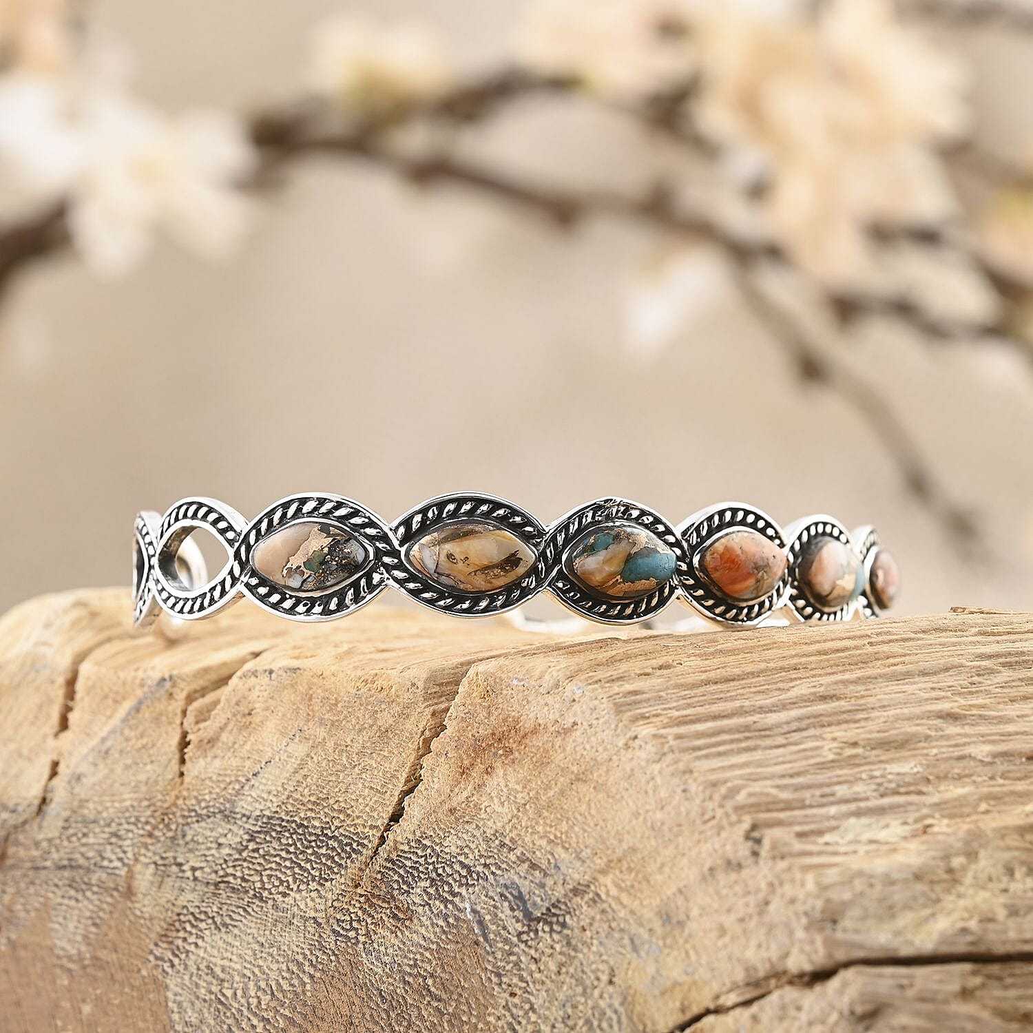 Santa Fe Style Spiny Turquoise Cuff Bracelet in Sterling Silver (6.50 In) 14.00 ctw