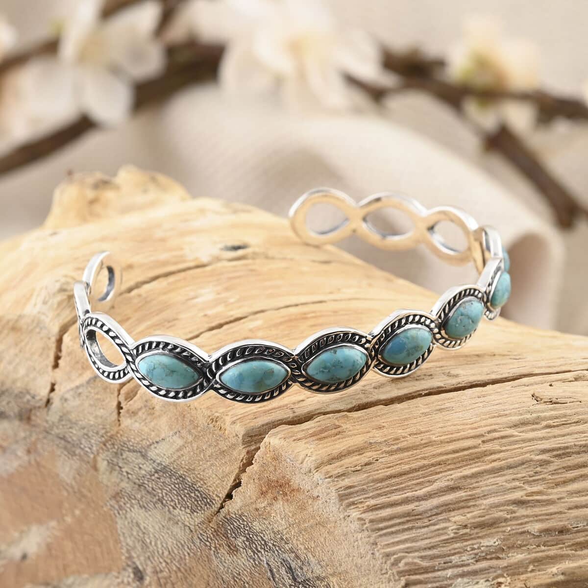 Santa Fe Style Turquoise Cuff Bracelet in Sterling Silver (6.50 In) 14.00 ctw image number 1