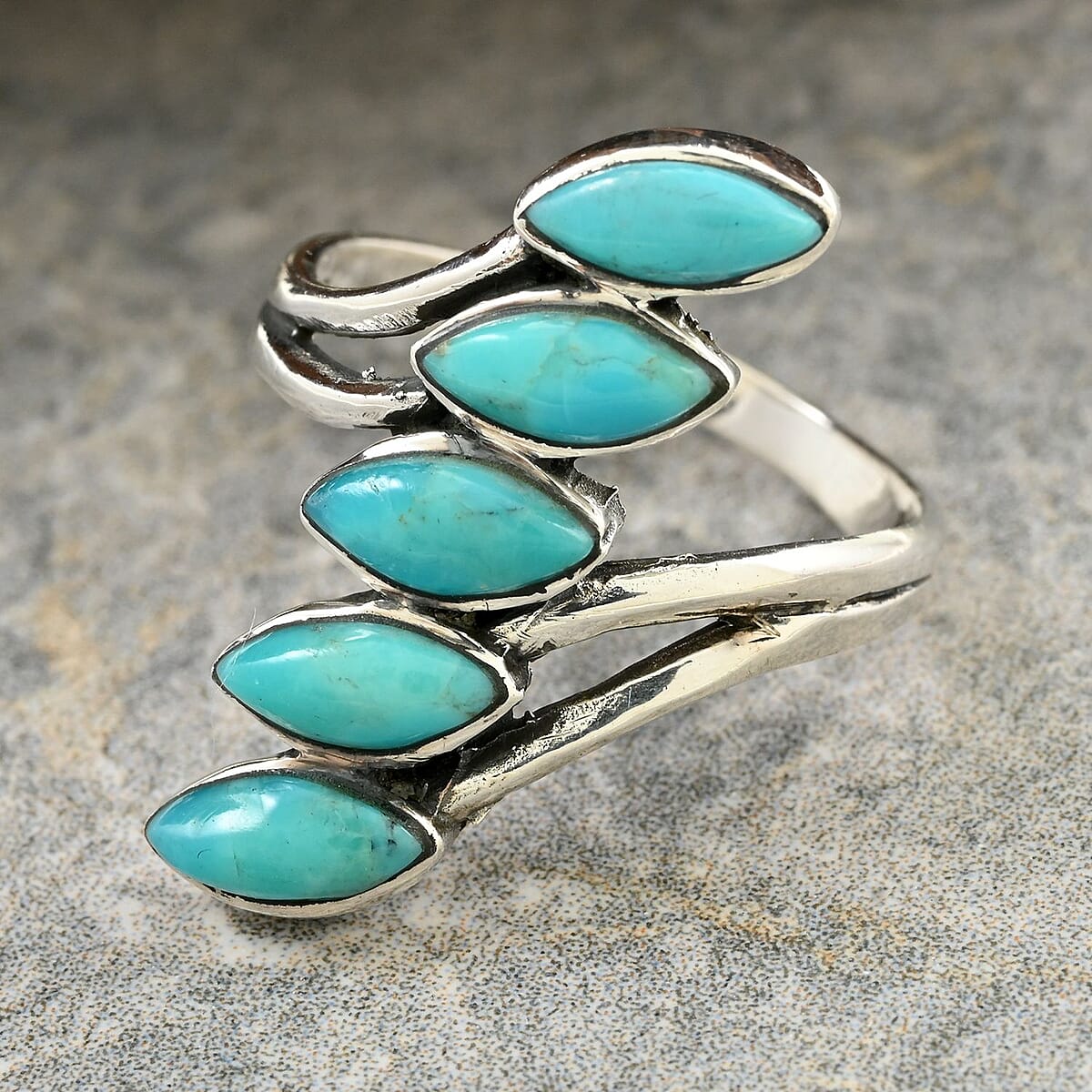 Santa Fe Style Kingman Turquoise Ring in Sterling Silver (Size 6.0) 3.70 ctw image number 1