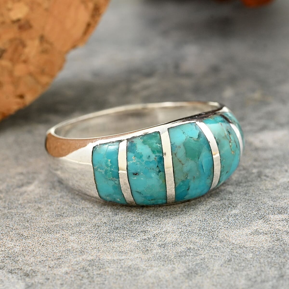 Santa Fe Style Kingman Turquoise Ring in Sterling Silver (Size 8.0) 1.25 ctw image number 1