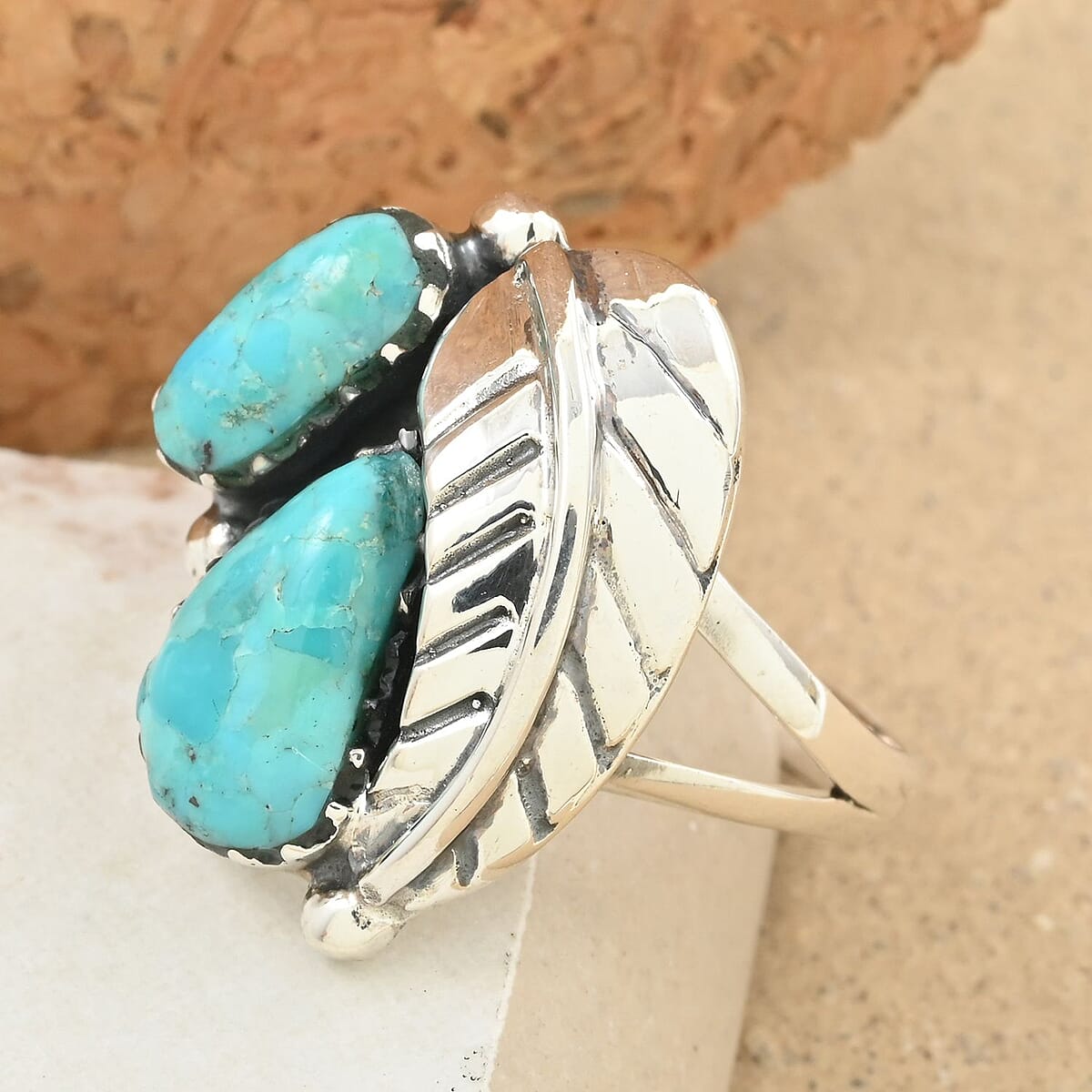 Santa Fe Style Kingman Turquoise Ring in Sterling Silver (Size 9.0) 1.20 ctw image number 1