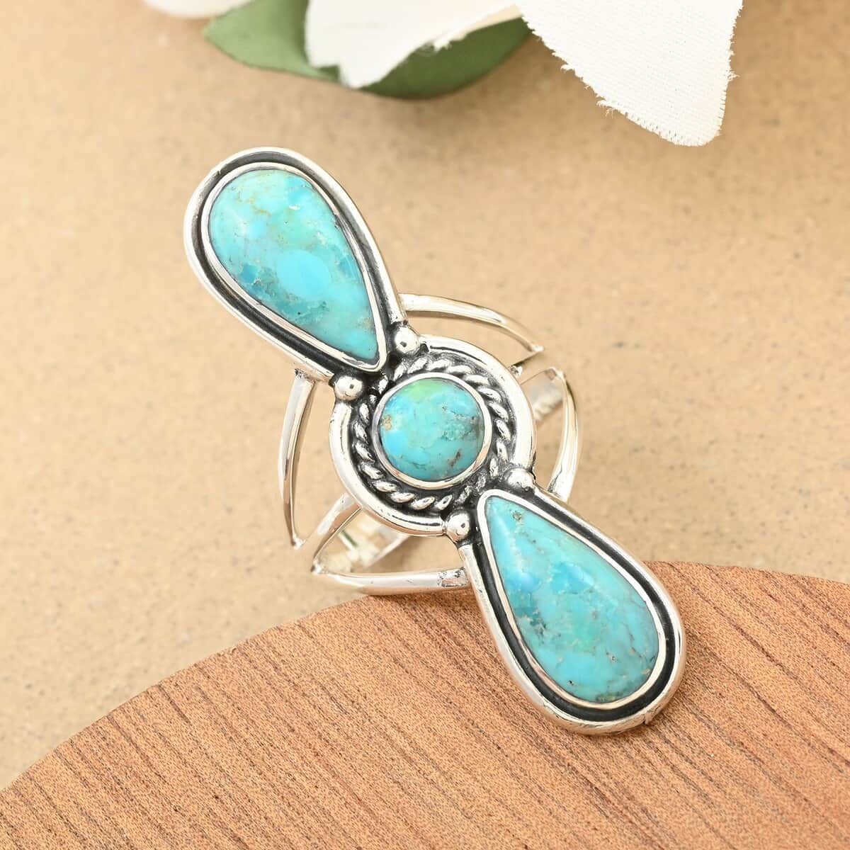 Santa Fe Style Kingman Turquoise Ring in Sterling Silver (Size 10.0) 15.00 ctw image number 1