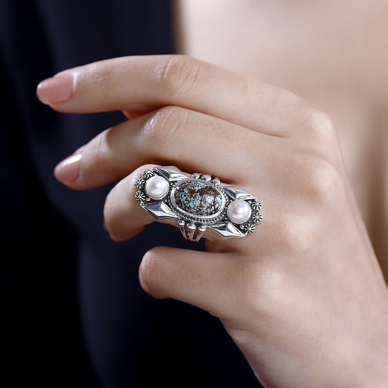 D'Joy Artisan Crafted Blue Horizon Turquoise 5.60 ctw and White Pearl Ring in Sterling Silver (Size 6.0)