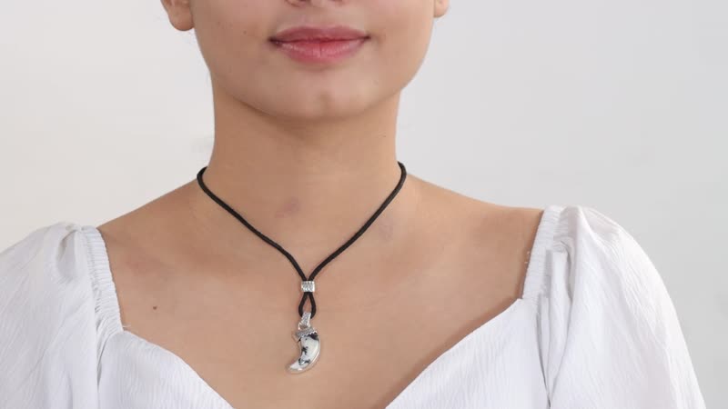 Artisan Crafted White Buffalo 10.50 ctw Bear Claw Necklace in Sterling Silver and Black Leather Cord 20 Inches