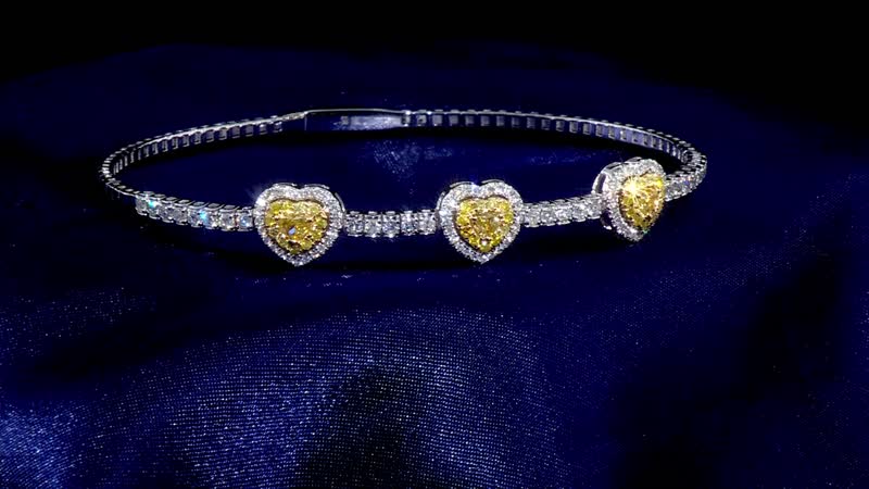 Modani 14K White Gold Natural Yellow and White Diamond Bangle Bracelet (7.00 In) 6.40 Grams 1.50 ctw