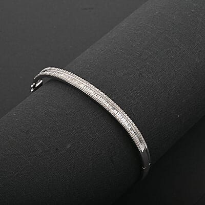 NY Closeout 14K White Gold Diamond Bangle Bracelet (7.25 In) 13 Grams 1.00 ctw