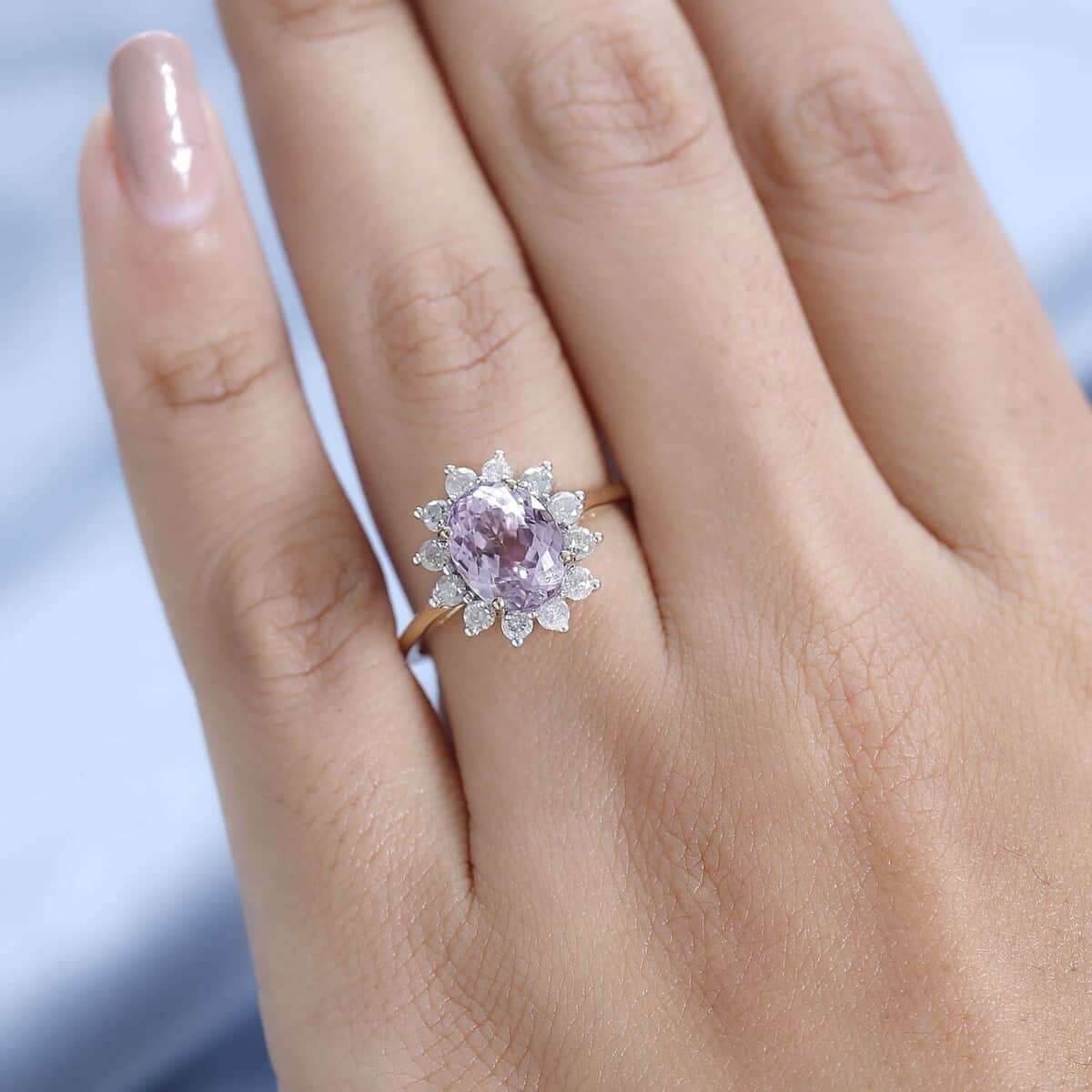 Luxoro 14K Yellow Gold AAA Martha Rocha Kunzite and G-H I3 Diamond Ring (Size 6.5) 3.15 ctw image number 2