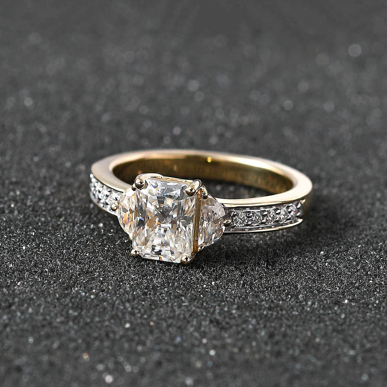 Luxoro 10K Yellow Gold Radiant Cut Moissanite Ring (Size 7.0) 4.40 Grams 2.00 ctw