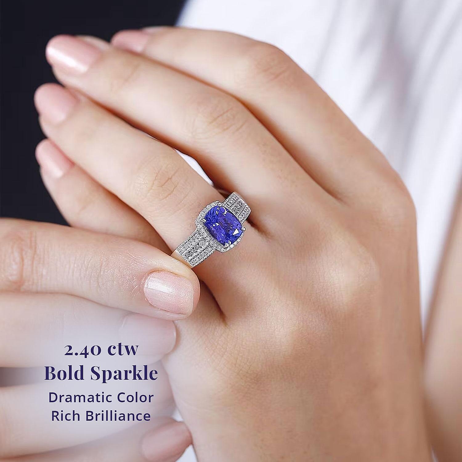 Cushion / 10 - Product card gallery slide 2 (10145507115291)