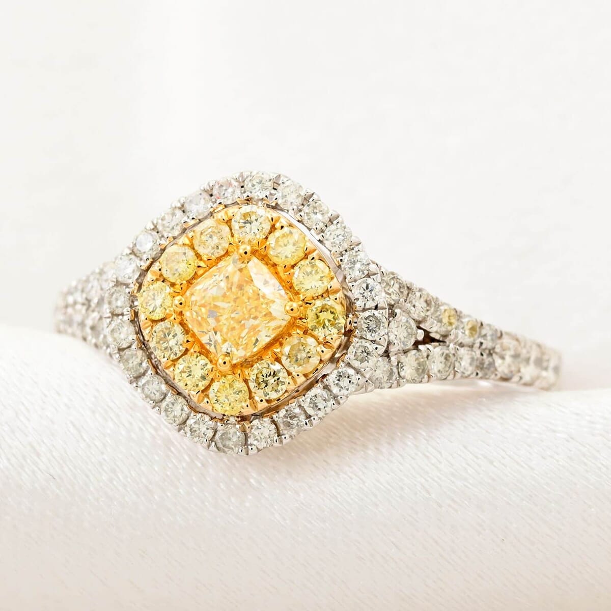 Modani 14K Yellow and White Gold Natural Yellow and White Diamond Ring (Size 9.5) 1.00 ctw image number 1