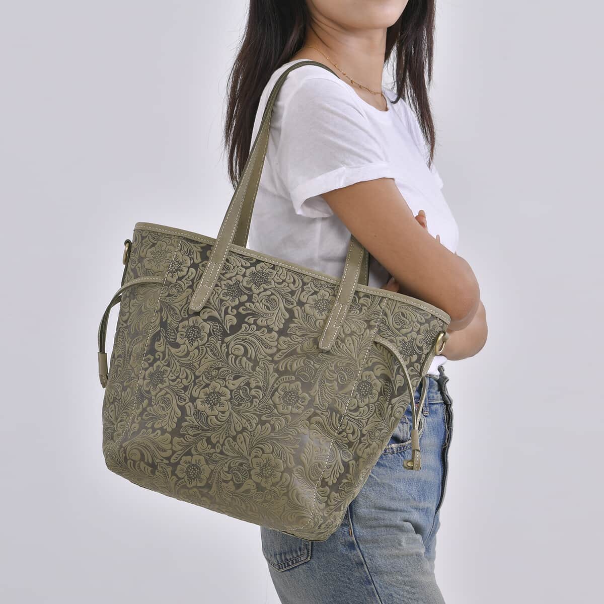 Italy Retro Noble Collection Green Genuine Leather Floral Embossed Crossbody Bag with Shoulder Strap image number 2