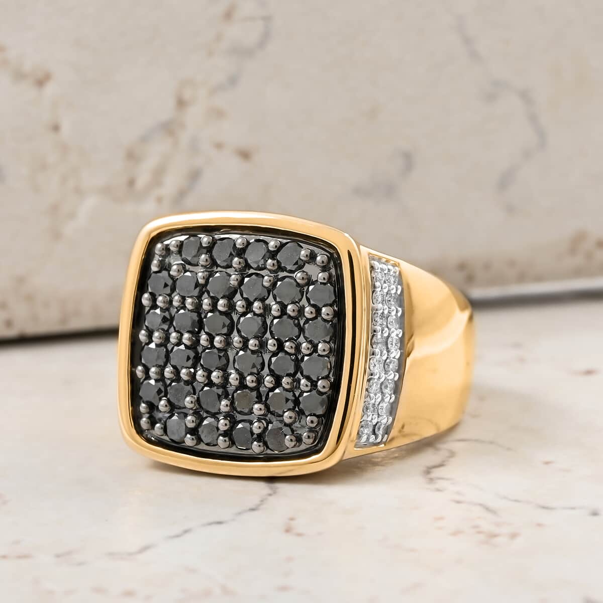 Black and White Diamond 1.50 ctw Men's Ring in 10K Yellow Gold (Size 10.0) 11.60 Grams image number 1