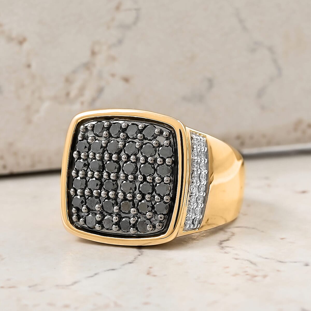 Black and White Diamond 1.50 ctw Men's Ring in 10K Yellow Gold (Size 9.5) 11.60 Grams image number 1