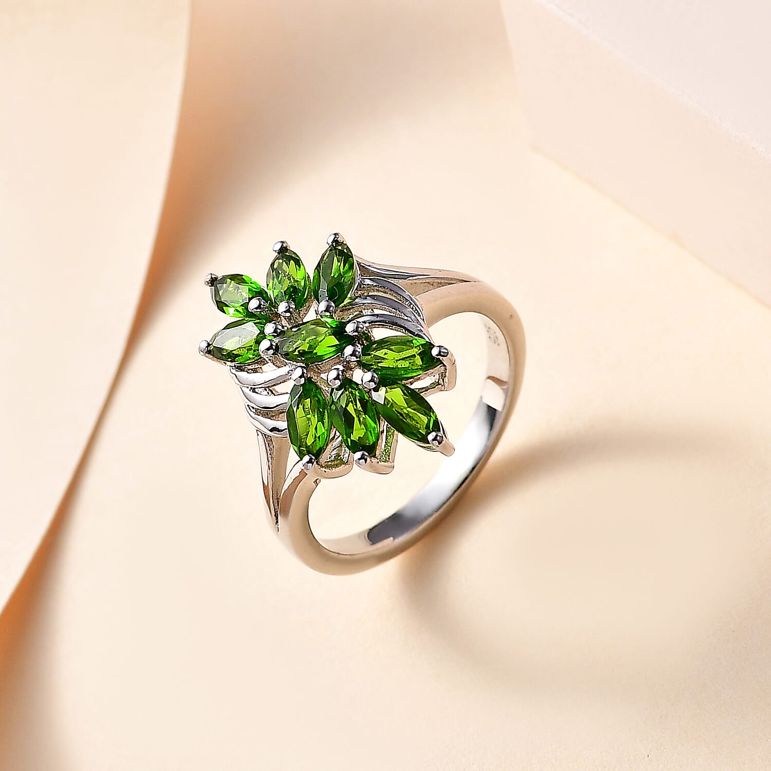 Chrome Diopside 0.90 ctw Ring in Rhodium Over Sterling Silver (Size 9.0)