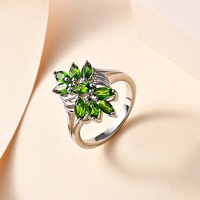 Chrome Diopside 0.90 ctw Ring in Rhodium Over Sterling Silver (Size 9.0)