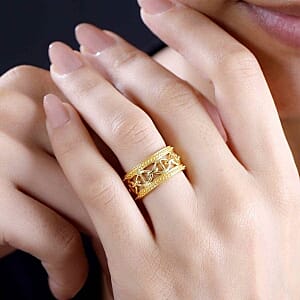 Goldtone Ring (Size 8) 5.95 g