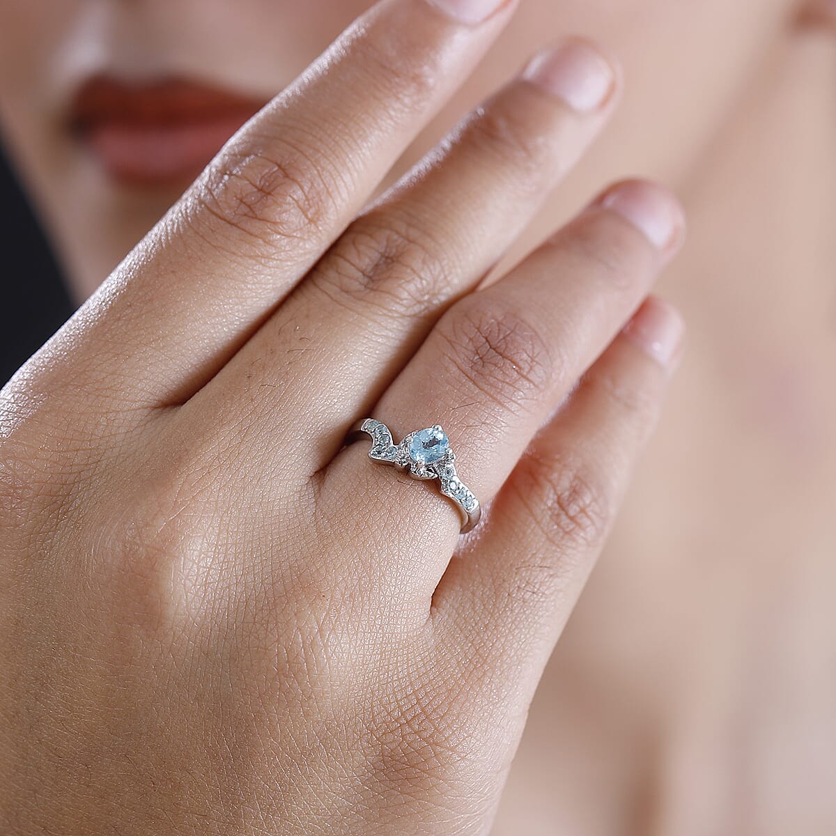 Premium Betroka Blue Apatite Turtle Ring in Rhodium Over Sterling Silver (Size 10.0) 0.50 ctw image number 2