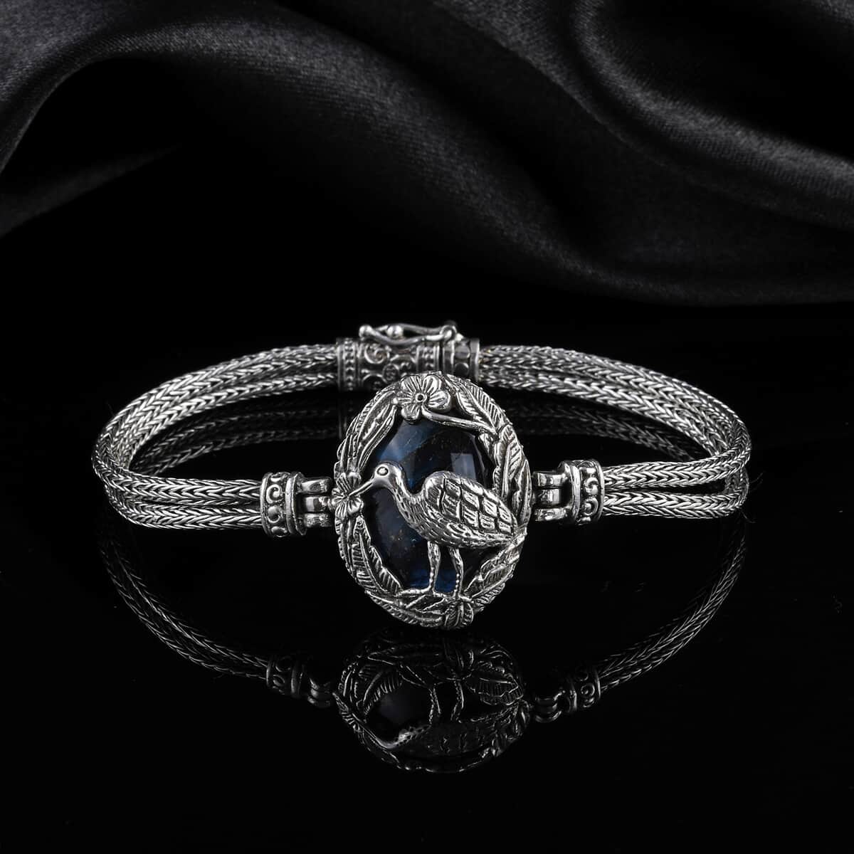 Bali Legacy Malagasy Labradorite Bracelet in Sterling Silver (7.25 In) 26.00 ctw image number 1