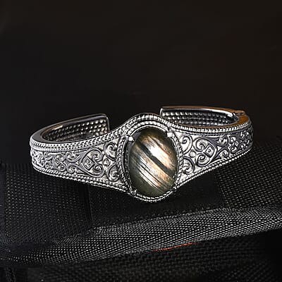 Malagasy Labradorite 17.25 ctw Cuff Bracelet in Stainless Steel (6.50 In)