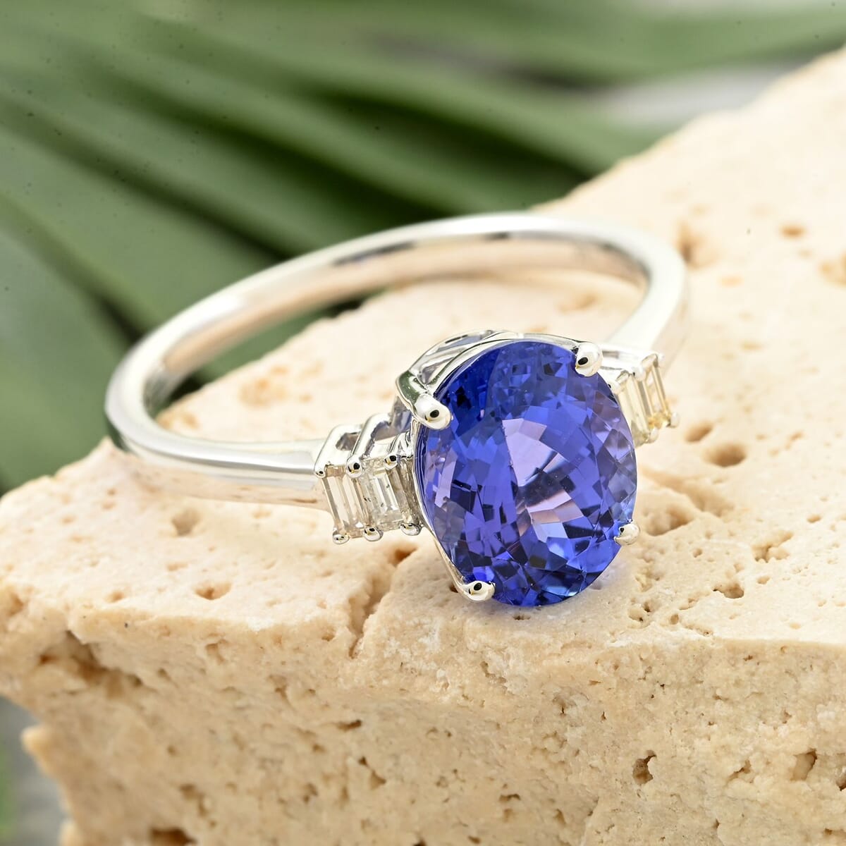 Certified & Appraised Luxoro AAA Tanzanite and G-H I2 Diamond 2.60 ctw Ring in 14K White Gold (Size 6.0) image number 1