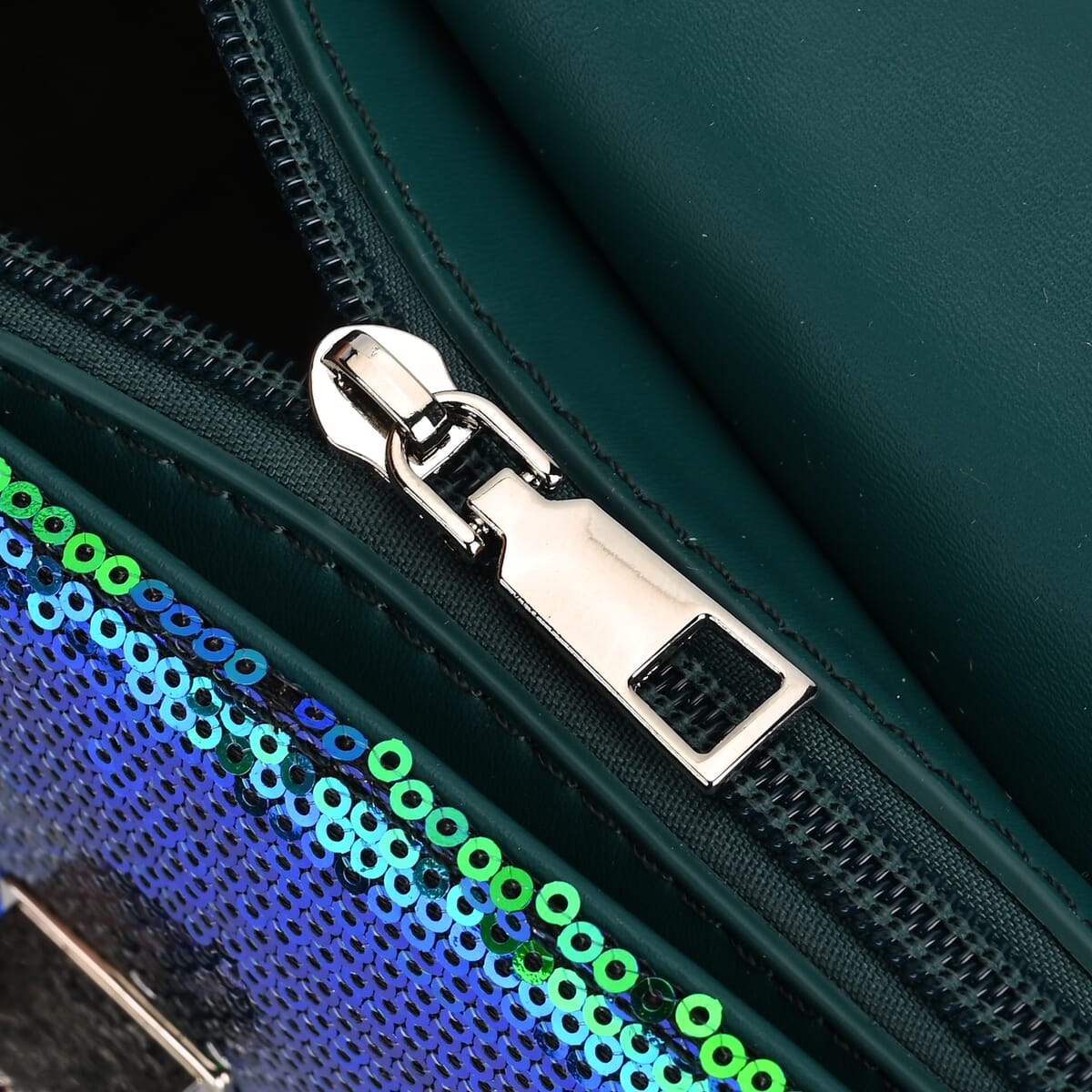 Green Sequin and Faux Leather Crossbody Bag with Dual Metal Chain Strap 47 Inches image number 6