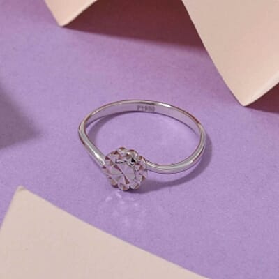 950 Platinum Floral Ring (Size 6.5) (2.18 g)