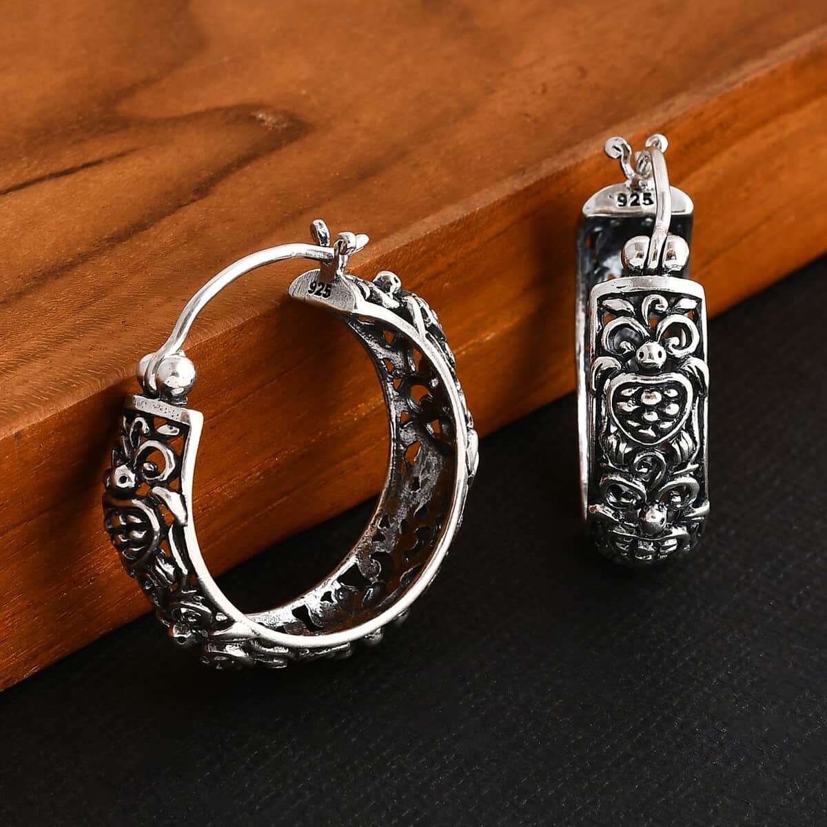 Bali Legacy Turtle Hoop Earrings in Sterling Silver 7.70 Grams image number 1