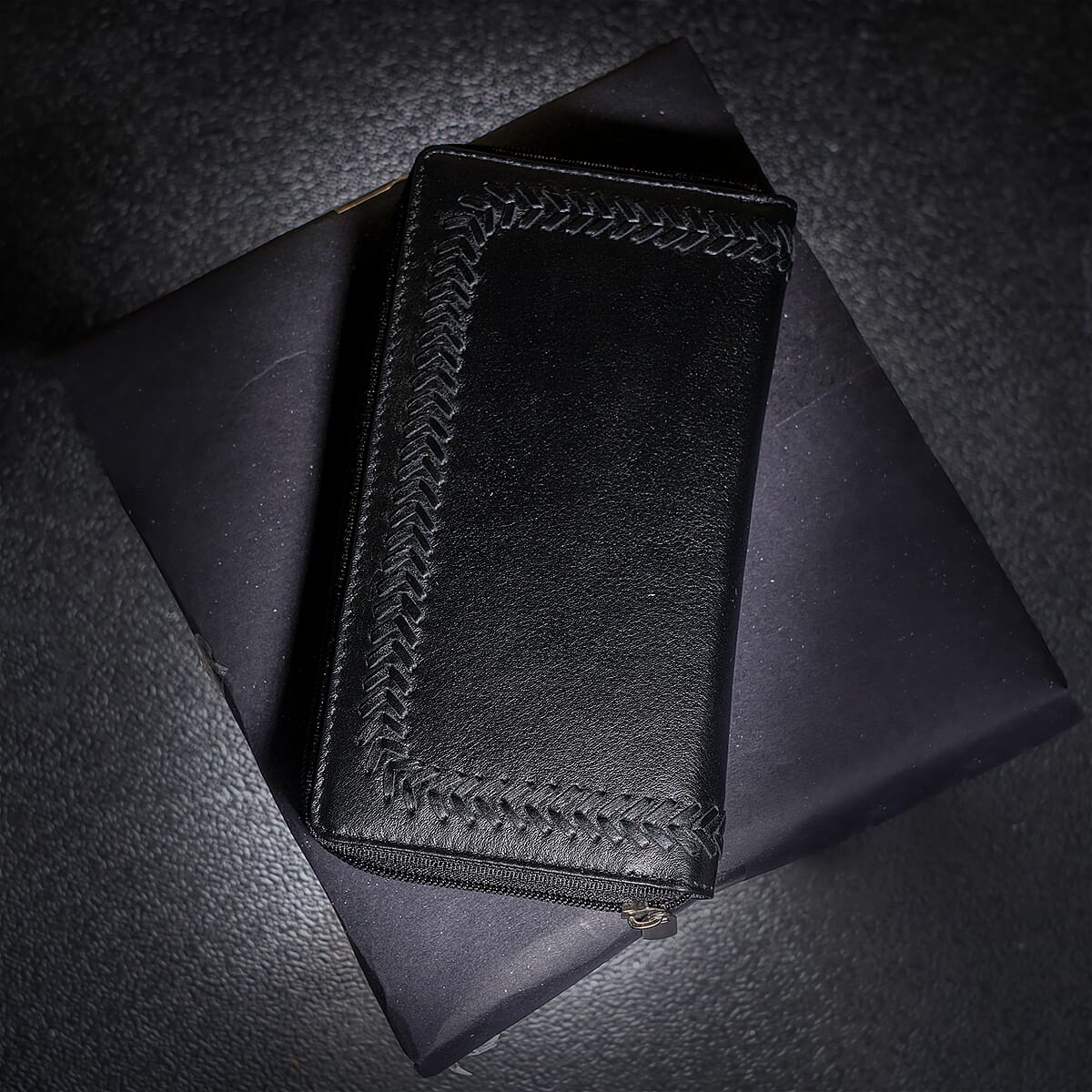 UNION CODE Black Genuine Leather RFID Women's Wallet image number 1