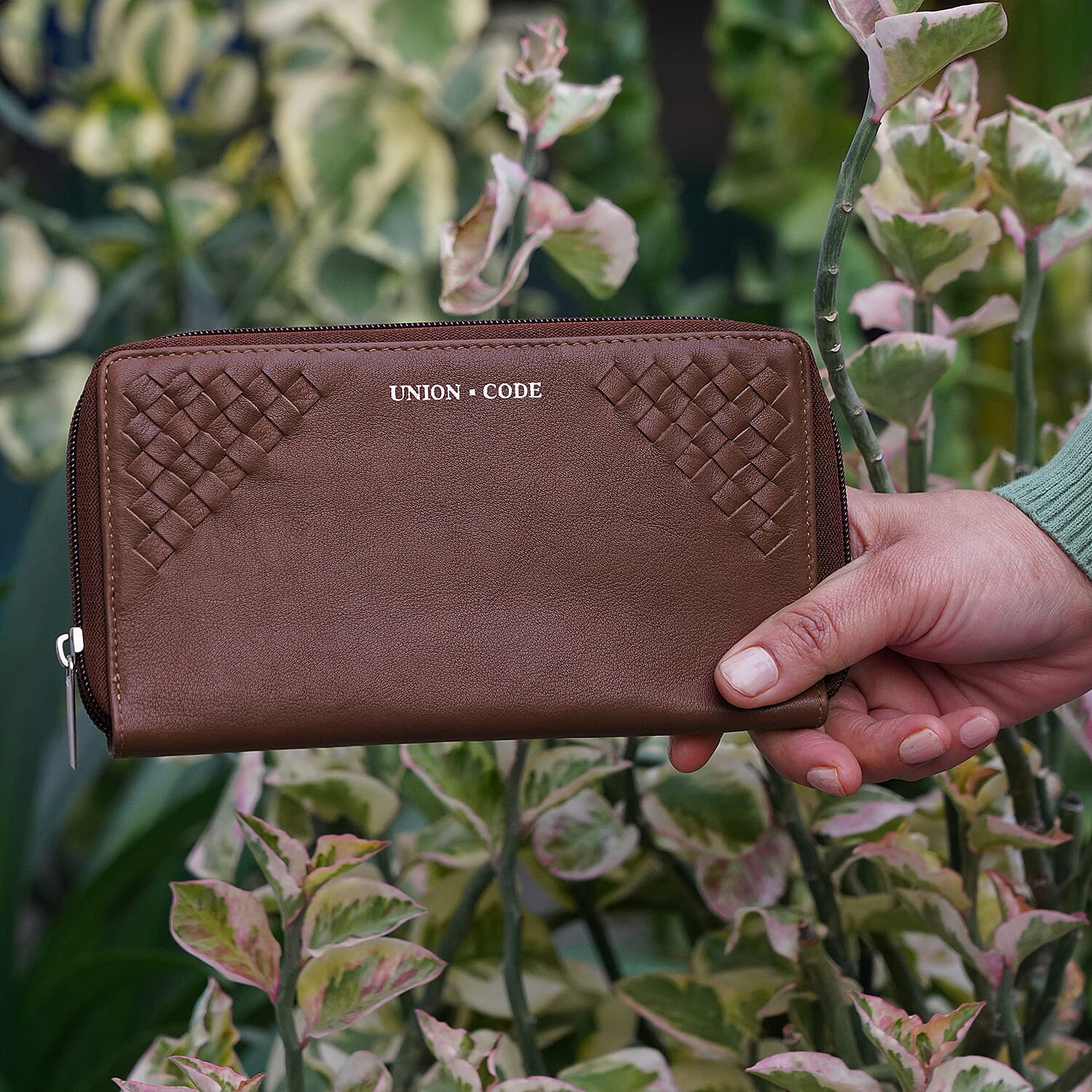 UNION CODE Brown Genuine Leather RFID Women's Wallet with Zipper Closure , Leather Card Holder Travel Wallet , Leather Purse for Women