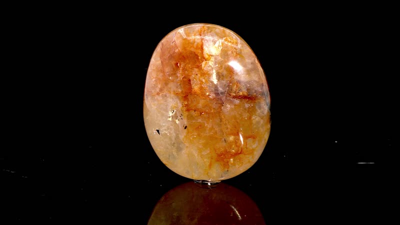 Hematoide Quartz Palm Stone -L 494ctw