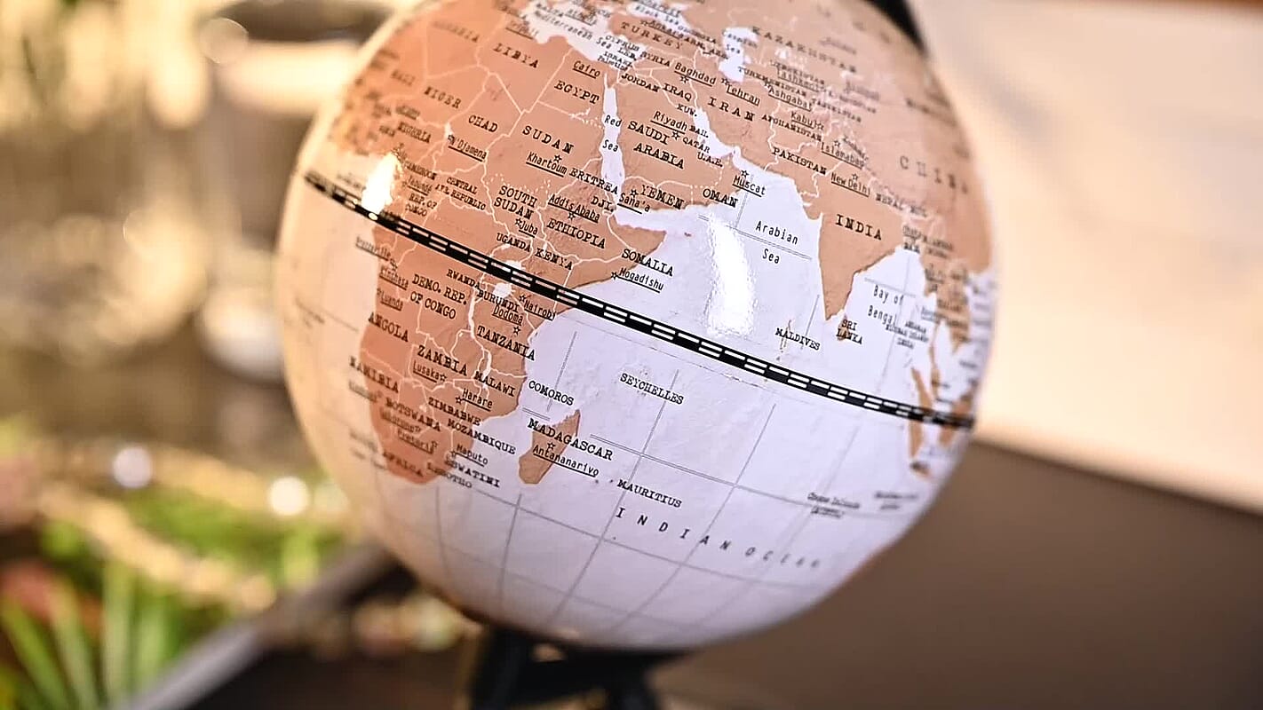 Illuminated Light and Educational HD Printed Globe of the world with stand (Size: D 6"*H 7.87")- White