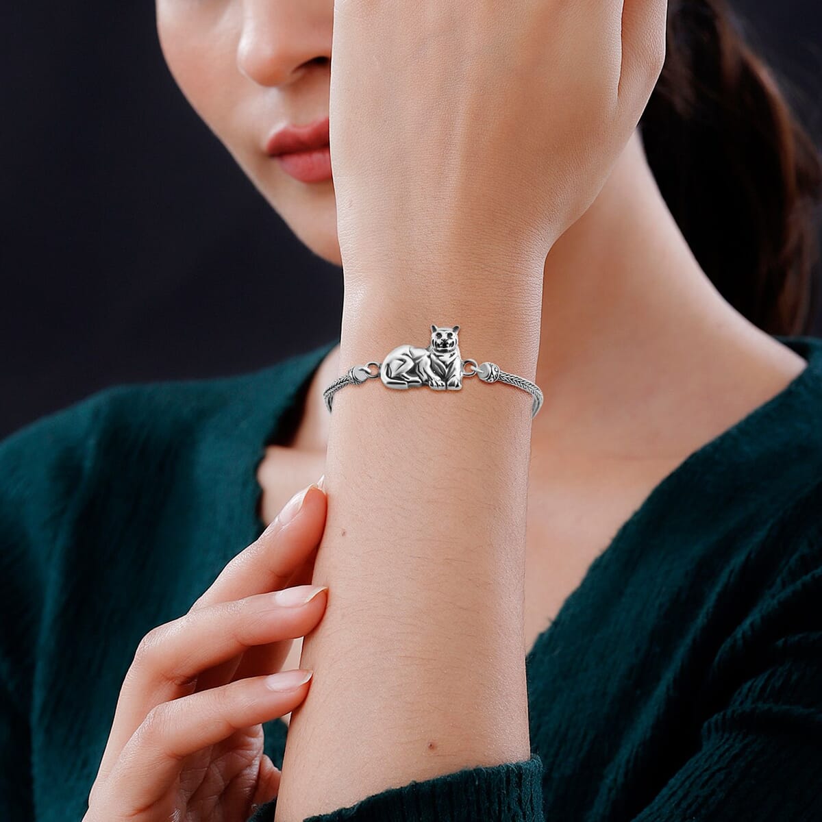 Bali Legacy Lion Bracelet in Sterling Silver (6.5-8.0In) 13.40 Grams image number 2