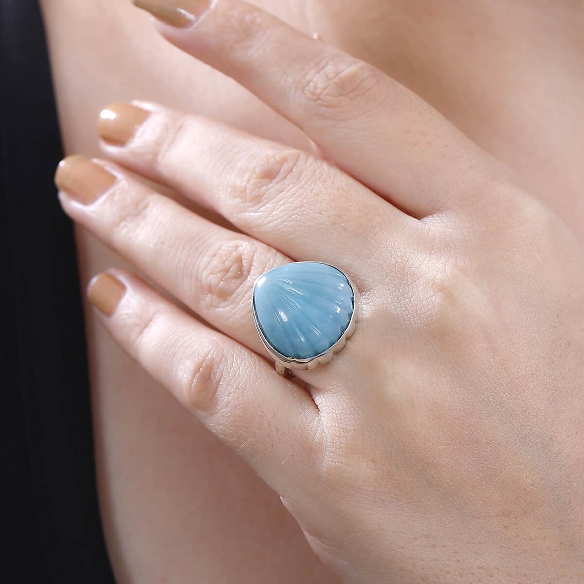 Artisan Crafted Larimar Shell Ring in Sterling Silver (Size 10.0) 16.60 ctw image number 2