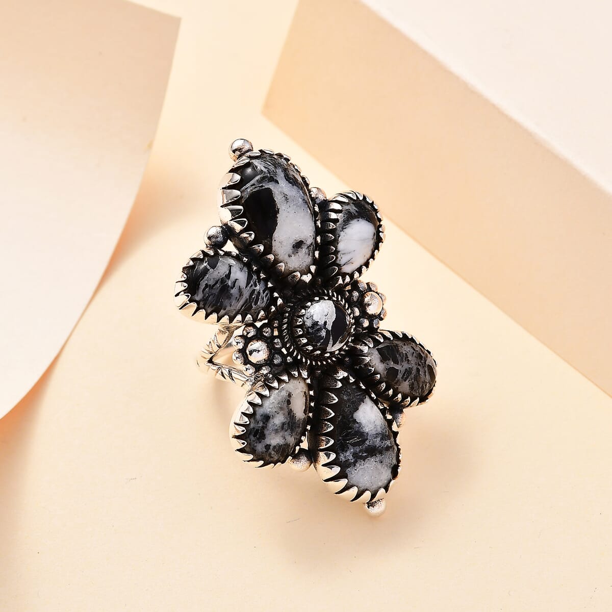 Artisan Crafted White Buffalo 21.60 ctw Floral Ring in Sterling Silver (Size 6.0) image number 1