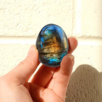 Labradorite Palm Stone -S 107ctw