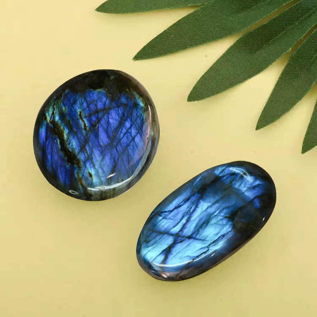 Labradorite Palm Stone Approx 205ctw image number 5