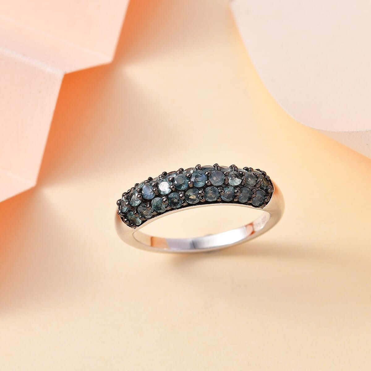 Narsipatnam Alexandrite 1.15 ctw Band Ring in Rhodium Over Sterling Silver (Size 8.0) image number 1