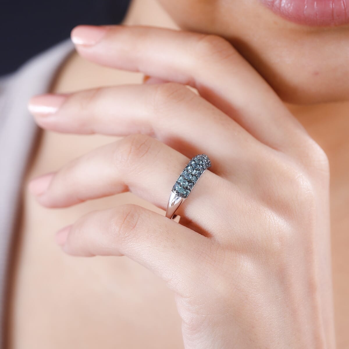 Narsipatnam Alexandrite 1.15 ctw Band Ring in Rhodium Over Sterling Silver (Size 8.0) image number 2