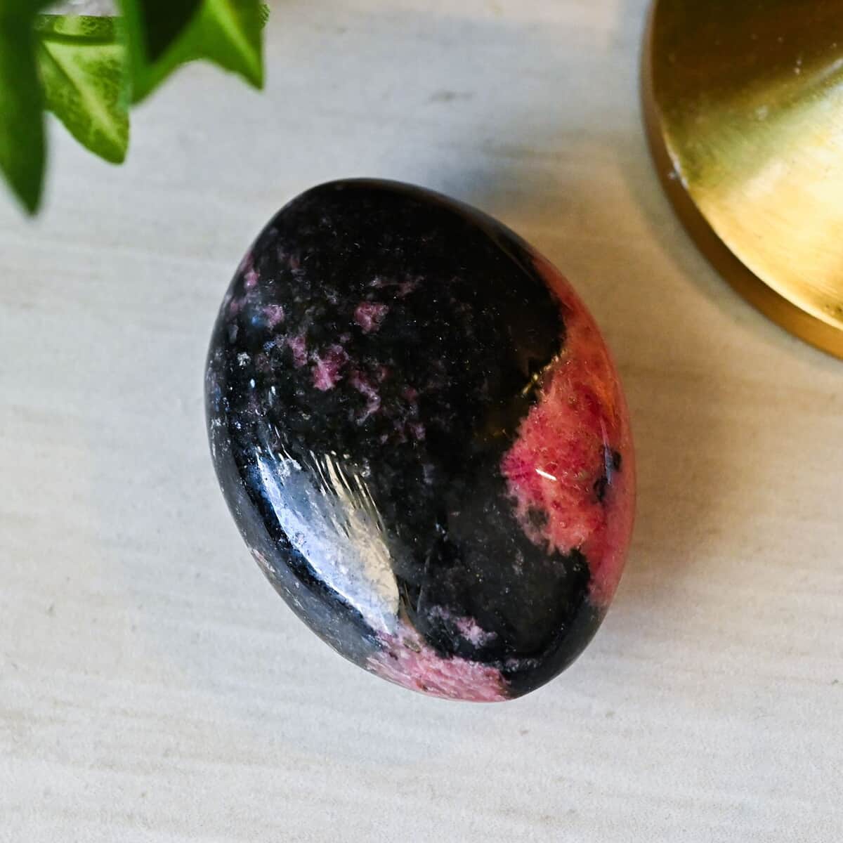 Rhodonite Palm Stone -L 773ctw image number 1