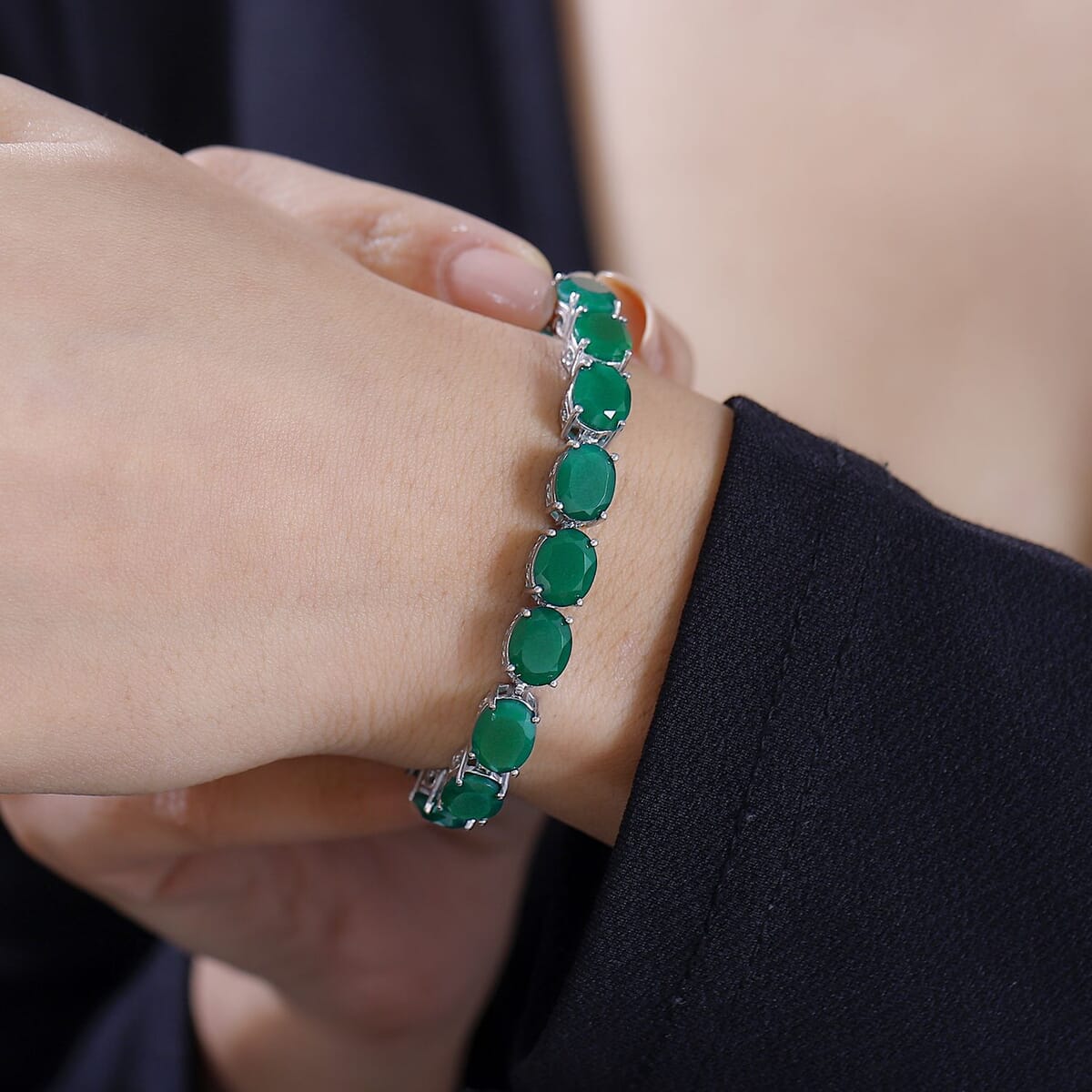 Verde Onyx and Thai Black Spinel 35.25 ctw Fox Bracelet in Rhodium Over Sterling Silver (8.00 In) image number 2
