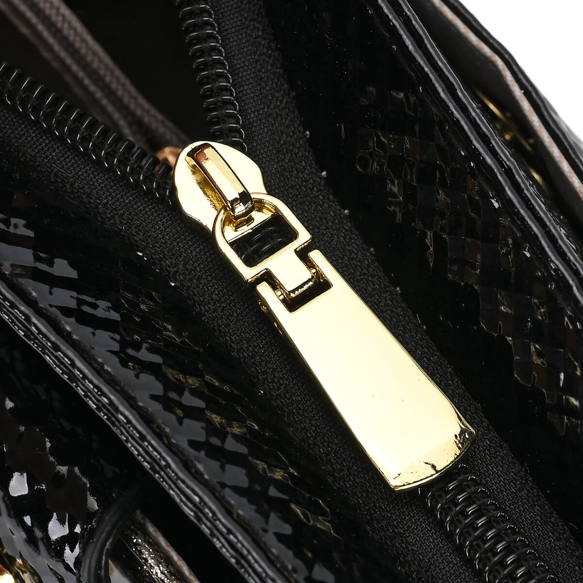 Black Triangle Pattern Faux Leather Crossbody Bag with Shoulder Strap image number 5